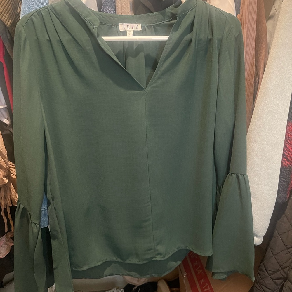 Boutique flow sleeve top